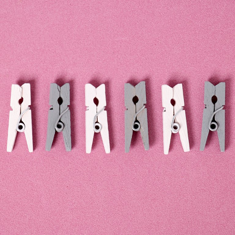 Прищепки деревянные 25мм серые/белые (50 шт/уп)