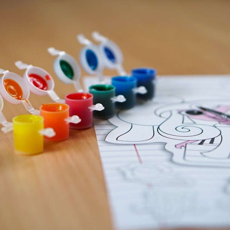 Набор для рисования (краски 6 цв., раскраски 3шт, кисть, тату) Луч ассорти