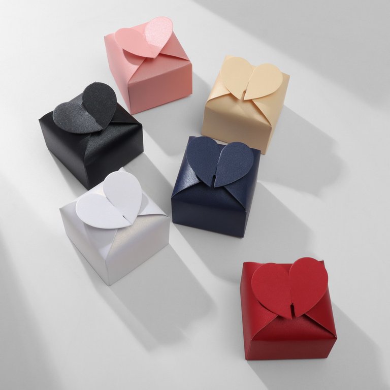 Коробка для подарков  6*6*4см "Любовь" ассорти