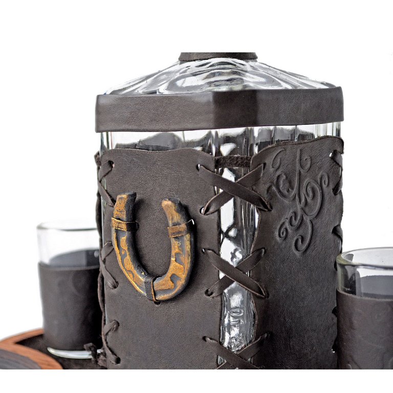 Графин в футляре из натуральной кожи "Макей" подкова