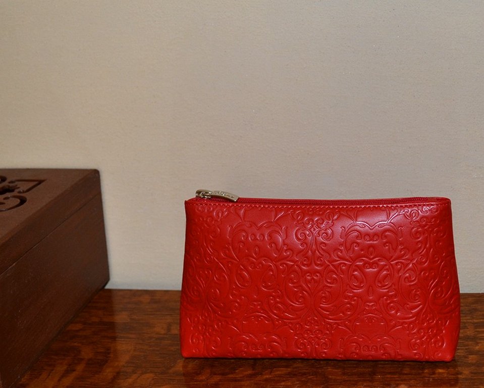 Косметичка D.Morelli "Энжи" из нат.кожи, красная