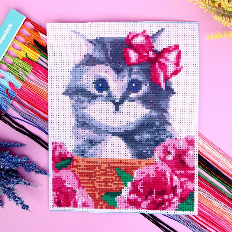 Вышивка крестиком на белой канве "Котик в корзинке" 25х20 см Школа талантов