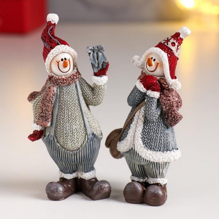 Сувенир новогодний "Снеговик в вязанном наряде и шапке-колпаке" 9,3х4,3х2,5 см, полистоун, МИКС