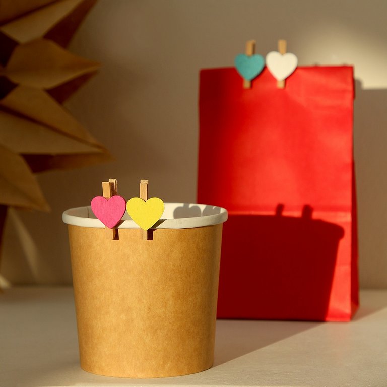 Прищепка деревянная с декором "Сердечки" 30мм (ассорти)