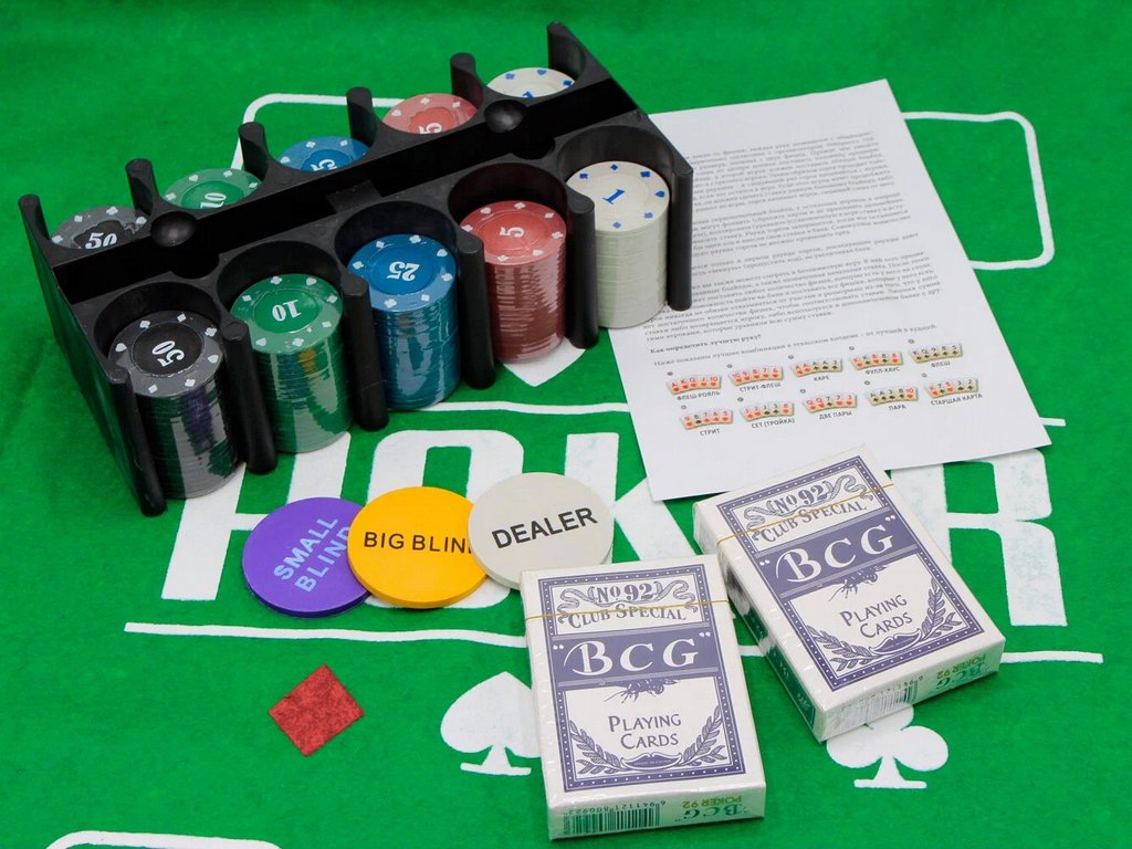 Набор для игры в покер в метал. коробке: 200 фишек +  2 колоды карт (картон), сукно