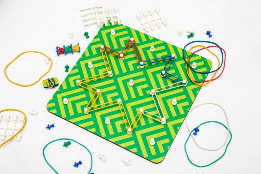 Доска обучающая Геоборд "Узоры" (дерево) WOODLENDTOYS