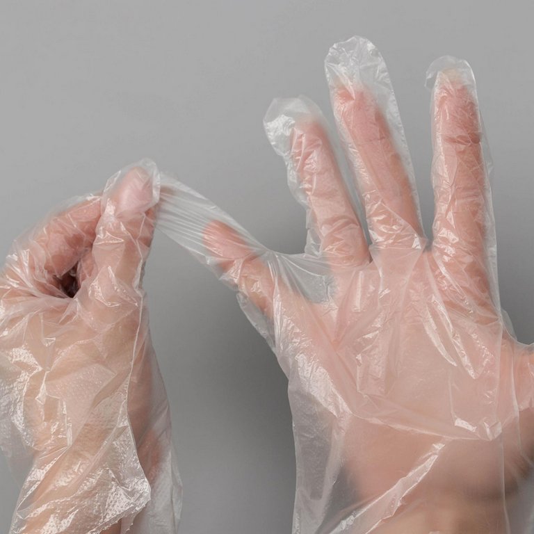 Перчатки Одноразовые полиэтиленовые, размер "M", календарь с одним отверстием (100шт/уп.)