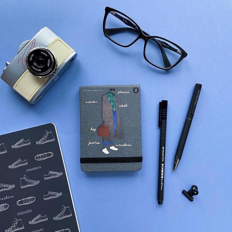 Блокнот А6 100л., 105*148 мм, обложка на резинке "Megapolis Journal. FASHION" в точку, 4 ВИДА
