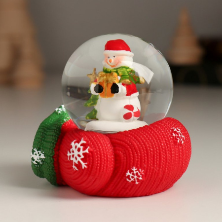 Водяной шар "Дед Мороз/Снеговик на варежке" 5,7х6,5х6,5 см (ассорти)