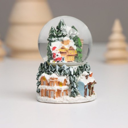 Водяной шар "Дед Мороз и заснеженный домик" 5х5х7,2 см (ассорти)