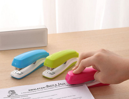 Степлер 24/6 до 15л Deli "Rio" ассорти