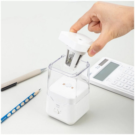 Точилка электрическая Deli 1 отверстие, белая, от батареек или от кабеля USB