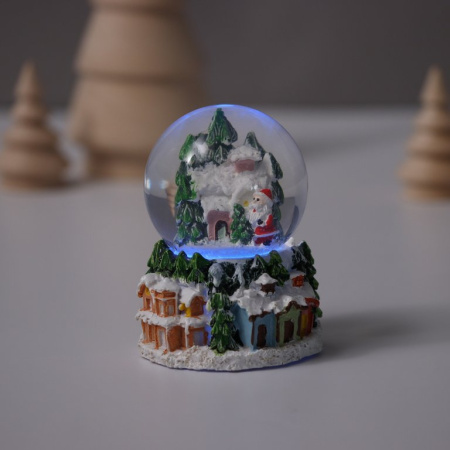 Водяной шар "Дед Мороз и заснеженный домик" 5х5х7,2 см (ассорти)