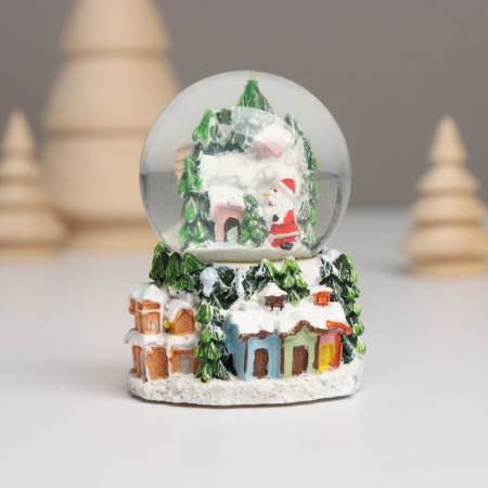 Водяной шар "Дед Мороз и заснеженный домик" 5х5х7,2 см (ассорти)