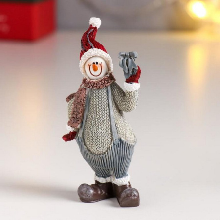 Сувенир новогодний "Снеговик в вязанном наряде и шапке-колпаке" 9,3х4,3х2,5 см, полистоун, МИКС