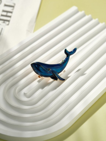 Брошь металл "Кит" синий в золоте