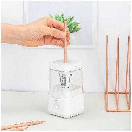 Точилка электрическая Deli 1 отверстие, белая, от батареек или от кабеля USB