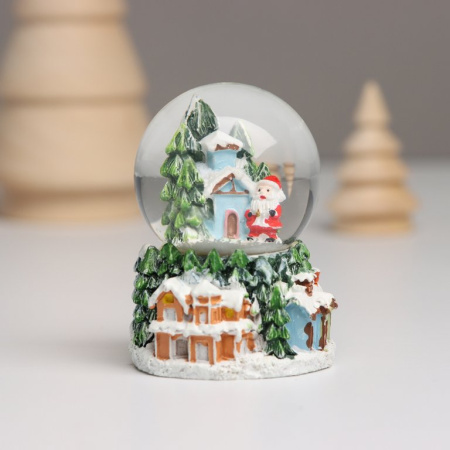 Водяной шар "Дед Мороз и заснеженный домик" 5х5х7,2 см (ассорти)