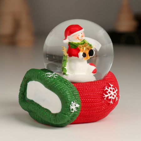 Водяной шар "Дед Мороз/Снеговик на варежке" 5,7х6,5х6,5 см (ассорти)