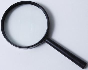 Лупа 90 мм, на ручке 5-кратн. увеличение Attache