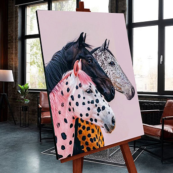 Роспись по номерам (холст) 40*50см светящ. краска "Трио лошадиных контрастов" (основа+краски+кисти)