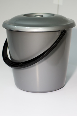 Ведро пластиковое с крышкой 10 л.