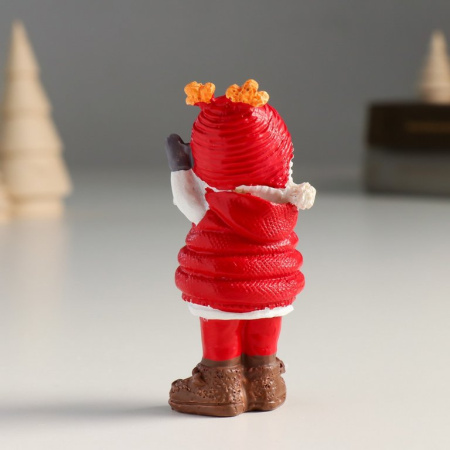 Сувенир новогодний "Малыш в красном стёганном жилете и шапке с рожками" 9,5х4х4 см (полистоун)